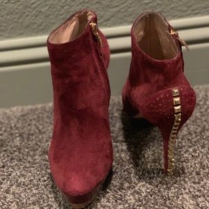 Vince Camuto Burgundy studded heel suede booties 7